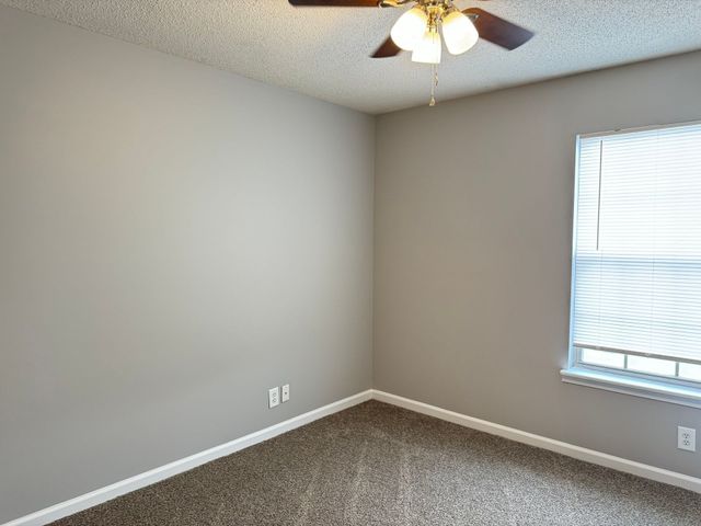 2453 W Wilson Rd Apt 4, Clarksville, TN 37043