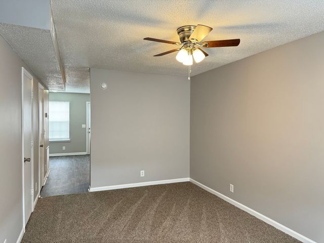 2453 W Wilson Rd Apt 4, Clarksville, TN 37043