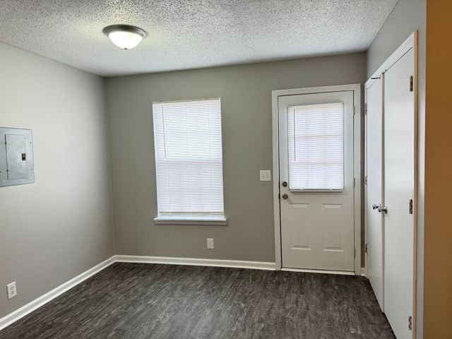2453 W Wilson Rd Apt 4, Clarksville, TN 37043