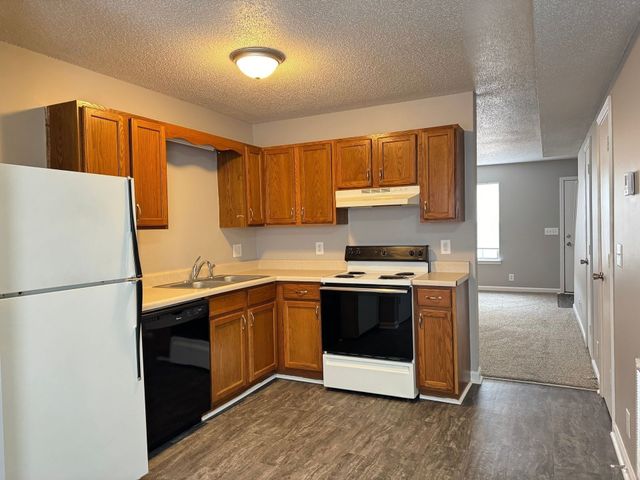 2453 W Wilson Rd Apt 4, Clarksville, TN 37043