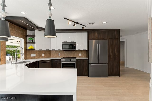 2570 Crayton RD, Naples, FL 34103