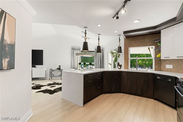 2570 Crayton RD, Naples, FL 34103