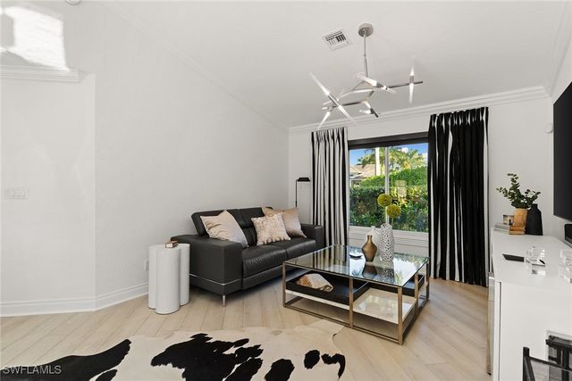 2570 Crayton RD, Naples, FL 34103