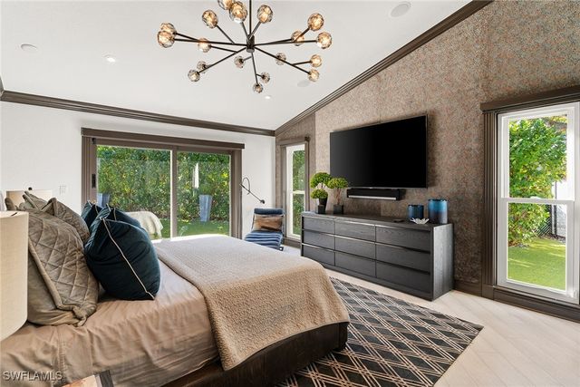 2570 Crayton RD, Naples, FL 34103