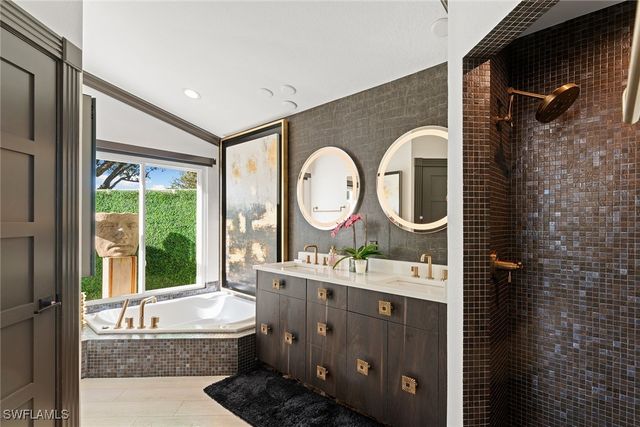 2570 Crayton RD, Naples, FL 34103