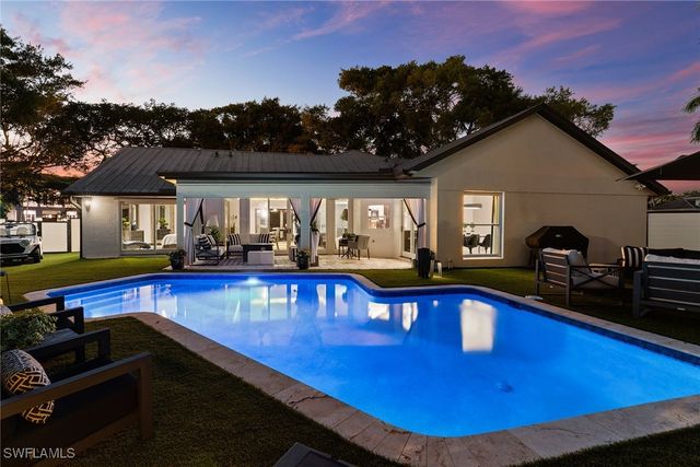 2570 Crayton RD, Naples, FL 34103