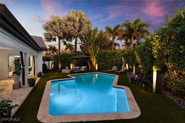 2570 Crayton RD, Naples, FL 34103