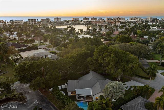 2570 Crayton RD, Naples, FL 34103