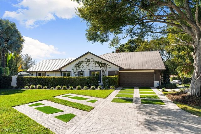 2570 Crayton RD, Naples, FL 34103