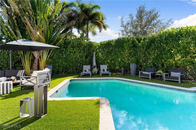 2570 Crayton RD, Naples, FL 34103