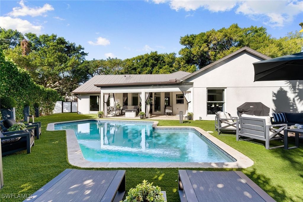 2570 Crayton RD, Naples, FL 34103