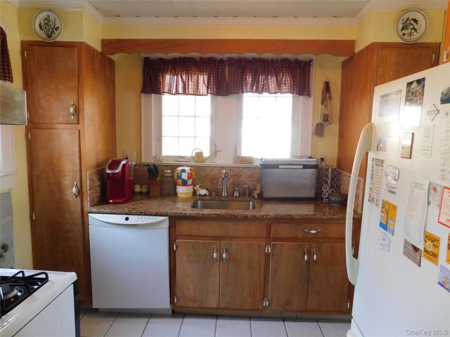 80 Cedar Road, Wading River, NY 11792