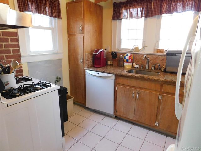 80 Cedar Road, Wading River, NY 11792