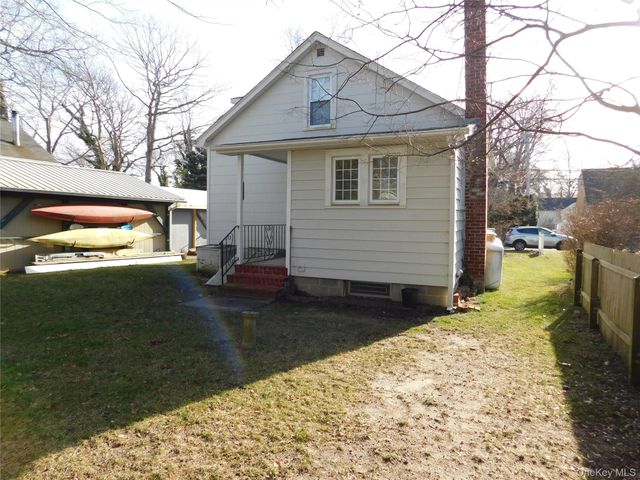 80 Cedar Road, Wading River, NY 11792