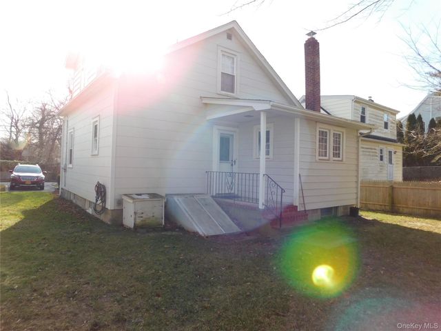 80 Cedar Road, Wading River, NY 11792