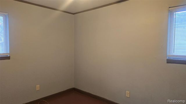 1040 E Bernhard Avenue, Hazel Park, MI 48030