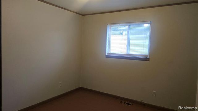 1040 E Bernhard Avenue, Hazel Park, MI 48030