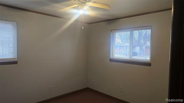 1040 E Bernhard Avenue, Hazel Park, MI 48030