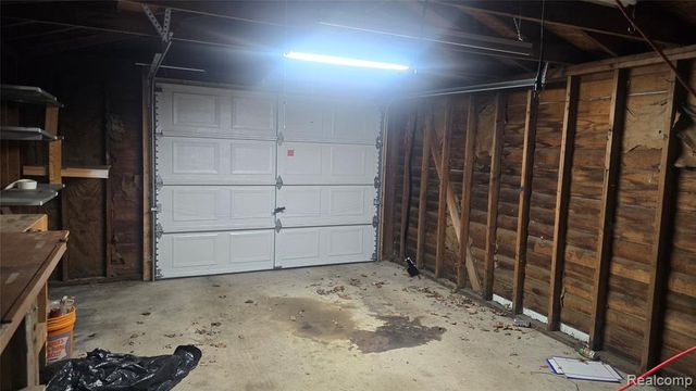 1040 E Bernhard Avenue, Hazel Park, MI 48030