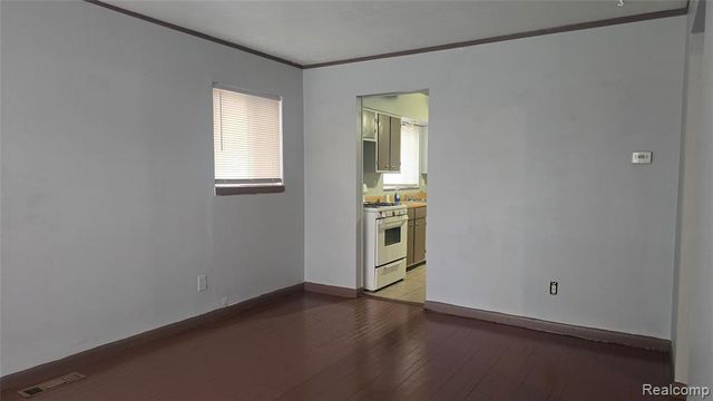 1040 E Bernhard Avenue, Hazel Park, MI 48030