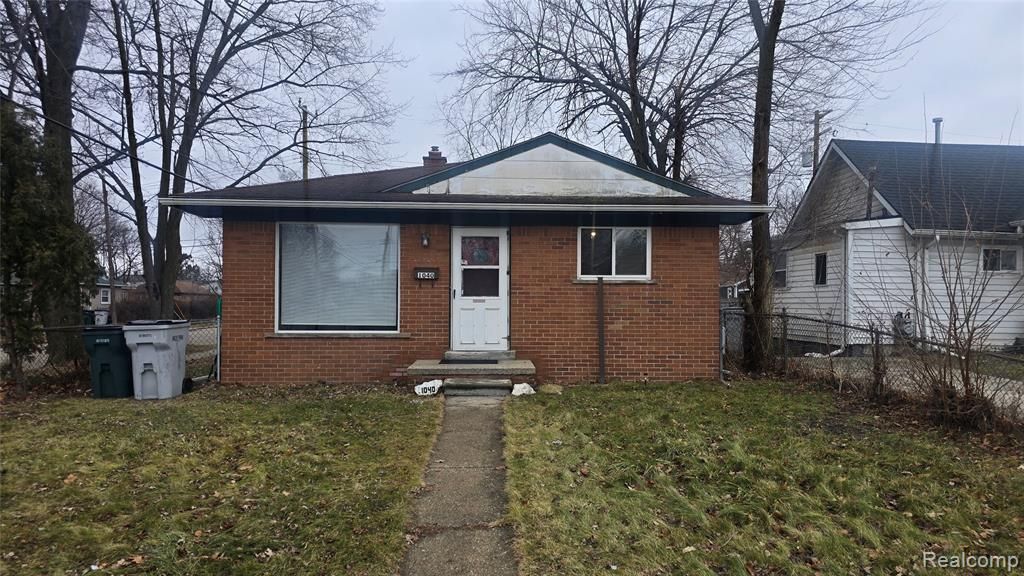 1040 E Bernhard Avenue, Hazel Park, MI 48030