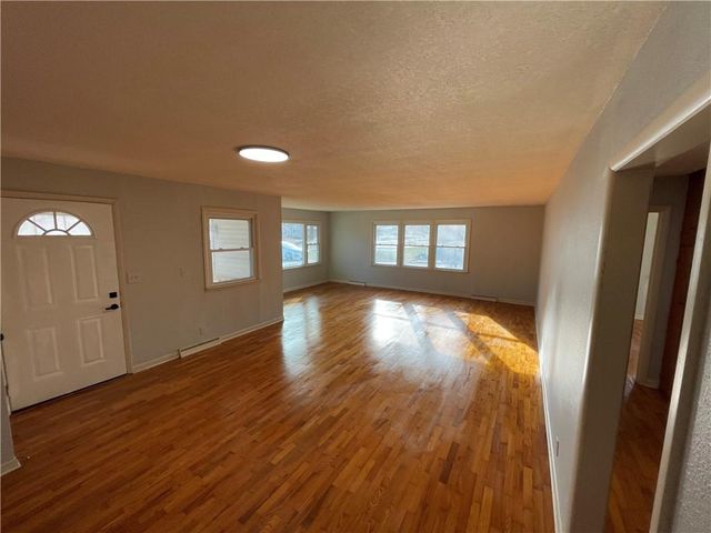 1416 S Maple Street, Ottawa, KS 66067