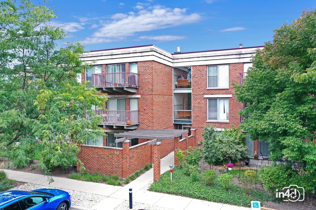 411 Kelburn Road 121, Deerfield, IL 60015 — exterior