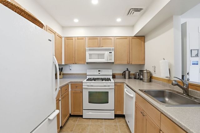 26 School Street 206, Hull, MA 02045