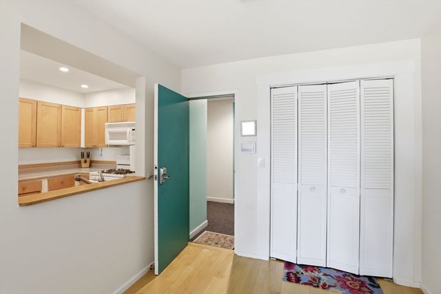 26 School Street 206, Hull, MA 02045