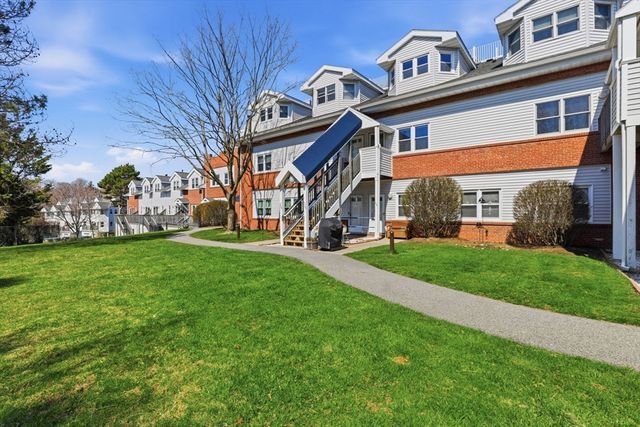 26 School Street 206, Hull, MA 02045