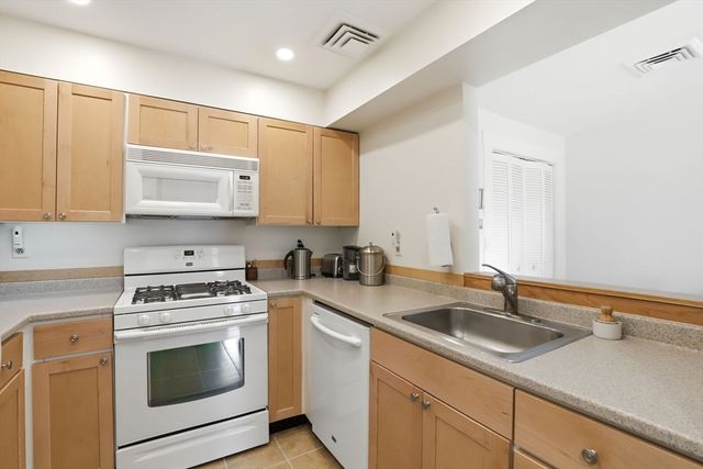 26 School Street 206, Hull, MA 02045