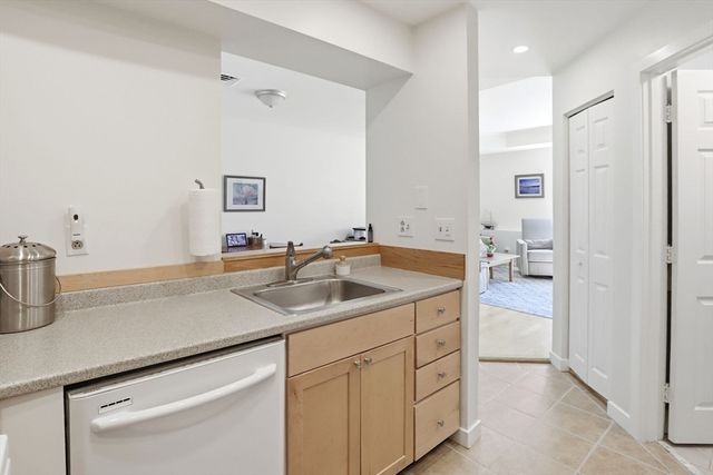 26 School Street 206, Hull, MA 02045