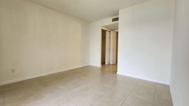 1610 SE Green Acres Circle Q-202, Port St Lucie, FL 34952