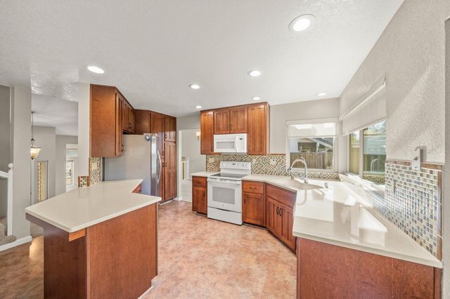 385 Hatteras Way, Sacramento, CA 95831