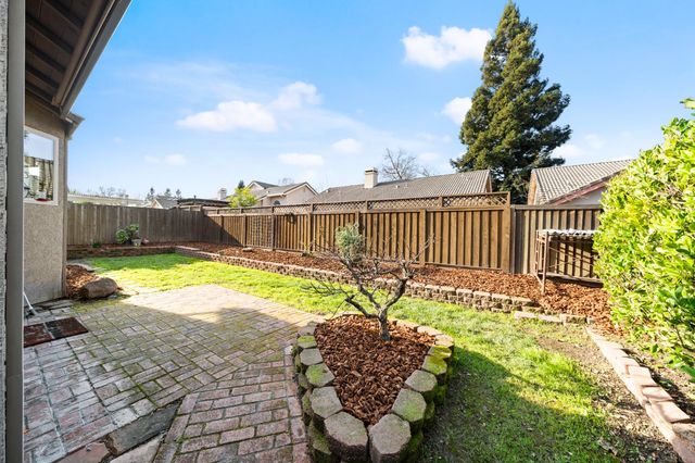 385 Hatteras Way, Sacramento, CA 95831