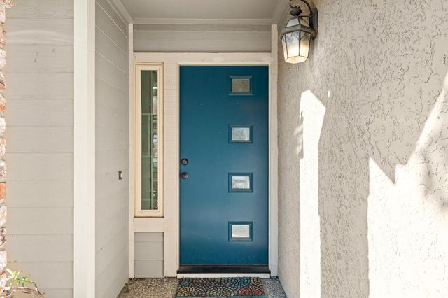 385 Hatteras Way, Sacramento, CA 95831