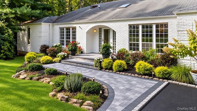 7 Faulkner Lane, Dix Hills, NY 11746
