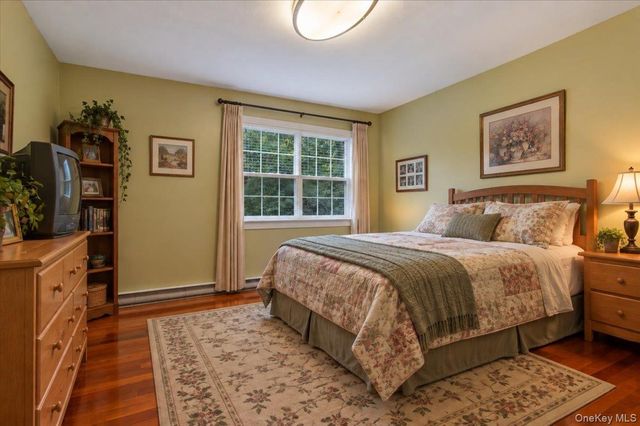 7 Faulkner Lane, Dix Hills, NY 11746