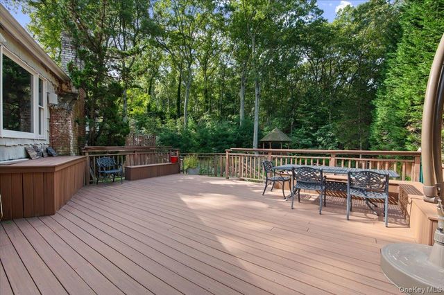 7 Faulkner Lane, Dix Hills, NY 11746