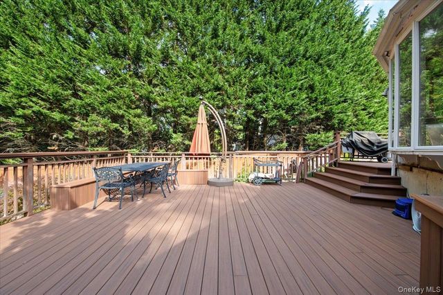 7 Faulkner Lane, Dix Hills, NY 11746