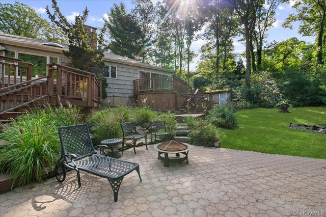 7 Faulkner Lane, Dix Hills, NY 11746