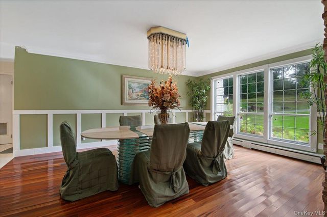 7 Faulkner Lane, Dix Hills, NY 11746