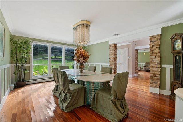 7 Faulkner Lane, Dix Hills, NY 11746
