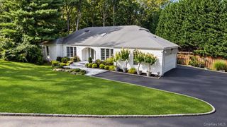 7 Faulkner Lane, Dix Hills, NY 11746