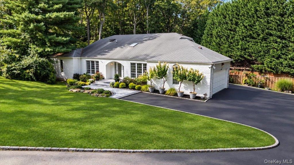 7 Faulkner Lane, Dix Hills, NY 11746