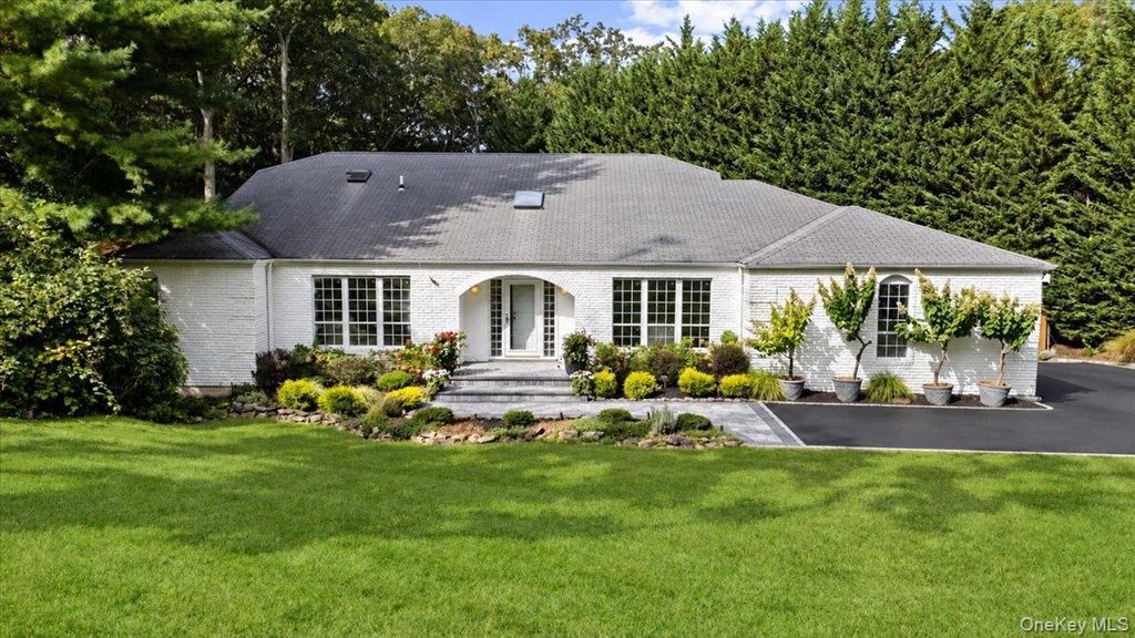 7 Faulkner Lane, Dix Hills, NY 11746 — photo 2