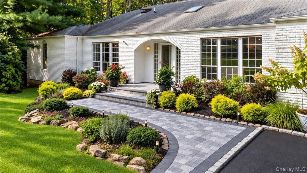 7 Faulkner Lane, Dix Hills, NY 11746 — photo 3