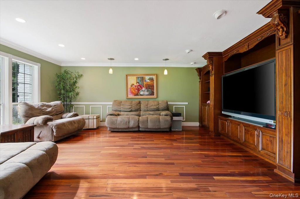 7 Faulkner Lane, Dix Hills, NY 11746 — photo 5