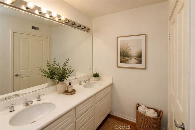 707 Solvay Aisle, Irvine, CA 92606
