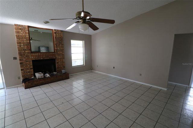 5018 OAKSHIRE DRIVE, Tampa, FL 33625